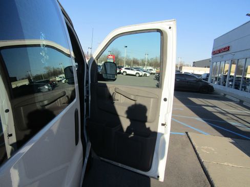 Used 2019 Chevrolet Express 2500 w/ Driver Convenience Package image 11
