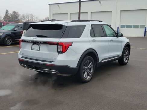 Used 2025 Ford Explorer Active w/ Active Comfort Package image 4