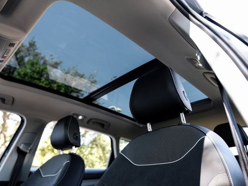 Used 2023 Volkswagen Taos SE image 9