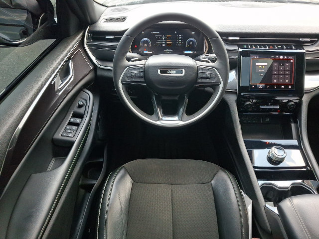 Used 2023 Jeep Grand Cherokee Altitude AWD/4WD image 11