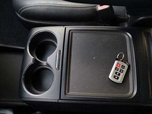 Used 2015 Toyota Sienna SE Premium image 14