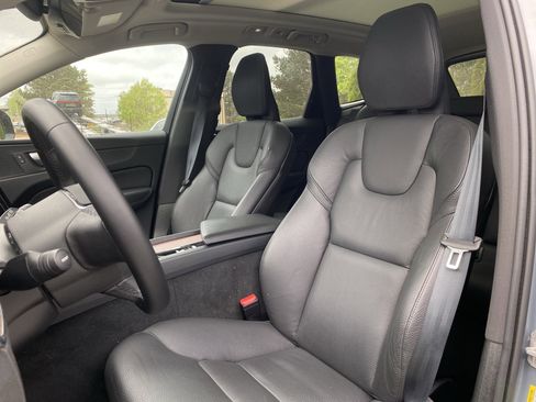 Used 2024 Volvo XC60 B5 Plus image 7