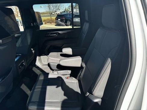 Used 2025 Chevrolet Suburban RST w/ RST Capability Package image 15