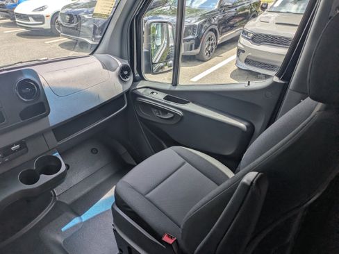 Used 2024 Mercedes-Benz Sprinter 3500 image 15