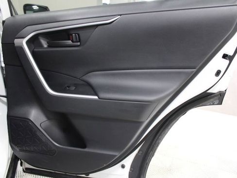 Used 2021 Toyota RAV4 LE image 21