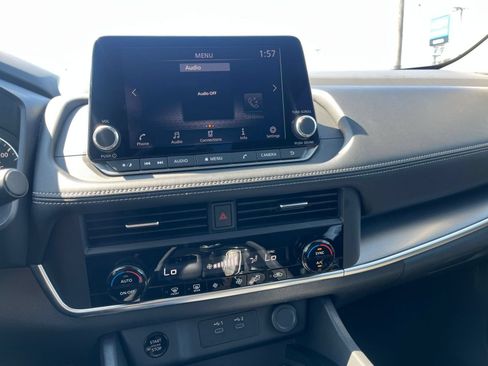 Used 2025 Nissan Rogue SV AWD/4WD image 16