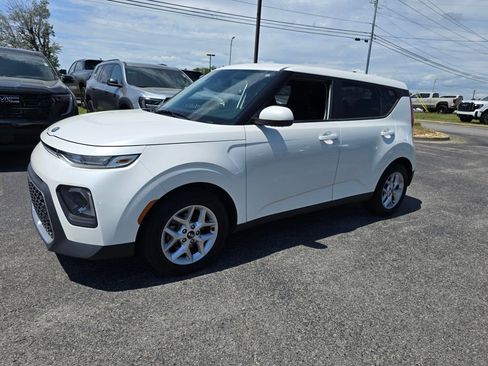 Used 2020 Kia Soul S image 2