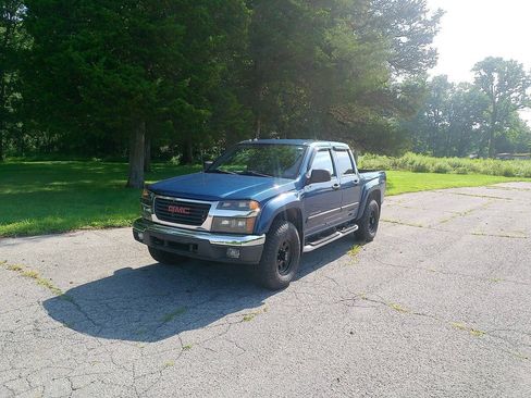 Used 2005 GMC Canyon SLE w/ Safe And Sound Package AWD/4WD image 3