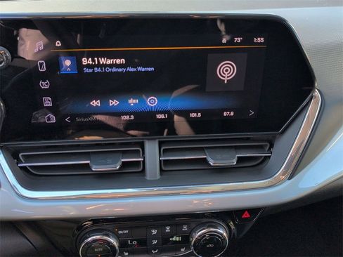 Used 2025 Chevrolet Trax LT w/ LT Convenience Package image 23