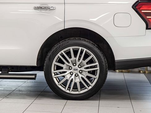 Used 2024 Ford Expedition Limited image 8