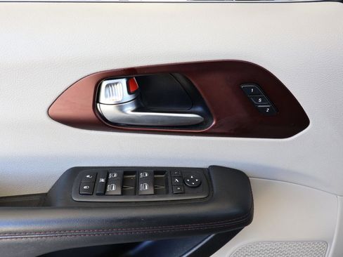 Used 2020 Chrysler Pacifica Limited w/ Tire & Wheel Group image 40