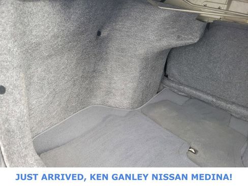 Used 2018 Nissan Versa SV w/ SV Special Edition Package image 41