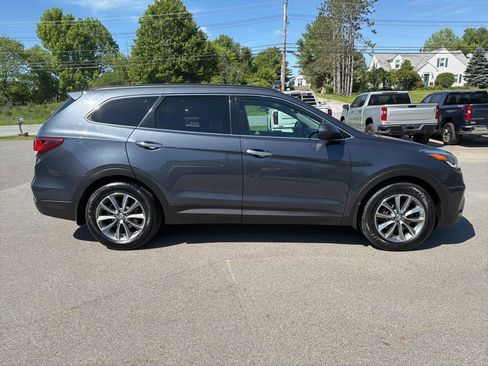 Used 2017 Hyundai Santa Fe SE w/ Cargo Package AWD/4WD image 4