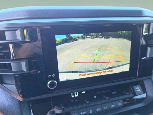Used 2025 Toyota Tundra SR AWD/4WD image 18