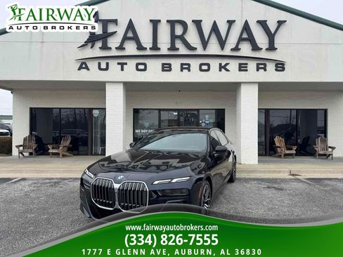 Used 2025 BMW 740i xDrive image 1