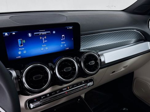 New 2026 Mercedes-Benz GLB 250 image 19