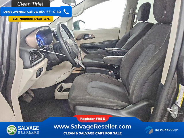 Used 2022 Chrysler Voyager LX FWD image 9
