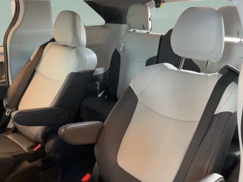 Certified 2024 Toyota Sienna XSE w/ XSE Plus Package AWD/4WD image 33