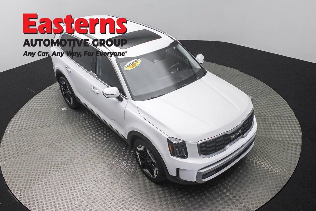 Used 2025 Kia Telluride S FWD image 3