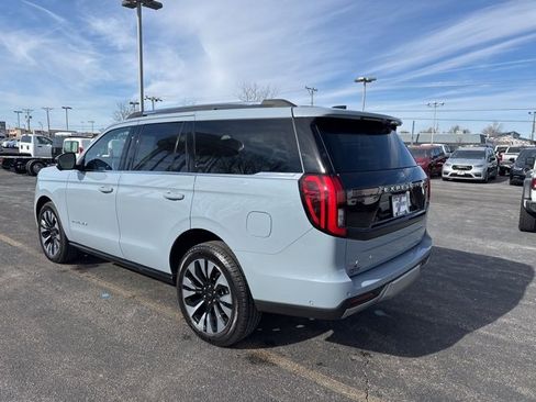 Used 2025 Ford Expedition Platinum w/ Driver's Package image 4