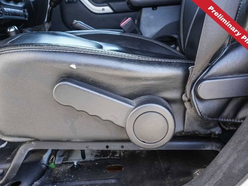 Used 2017 Jeep Wrangler Unlimited Sahara w/ Connectivity Group AWD/4WD image 21