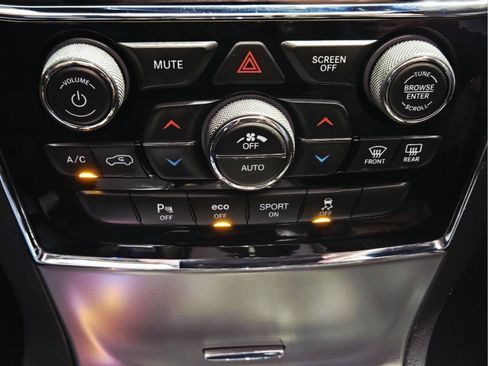 Used 2019 Jeep Grand Cherokee Overland AWD/4WD image 42
