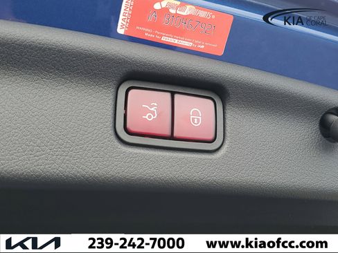 Used 2023 Mercedes-Benz C 300 Sedan image 9