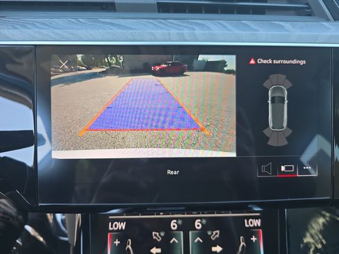 Used 2021 Audi e-tron Premium w/ Towing Package AWD/4WD image 20