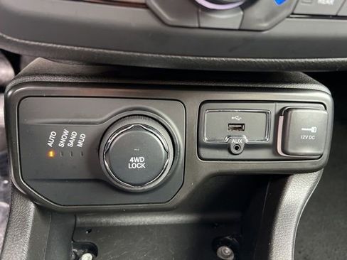 Used 2023 Jeep Renegade Latitude image 22