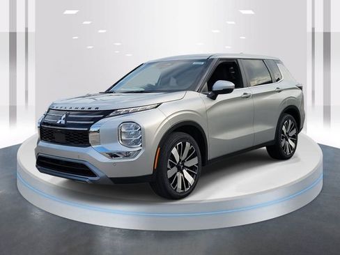 New 2026 Mitsubishi Outlander SE FWD image 3