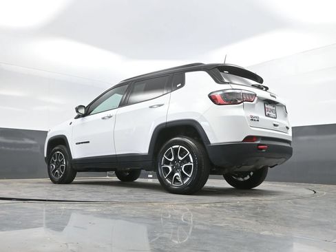 Used 2025 Jeep Compass Trailhawk AWD/4WD image 37