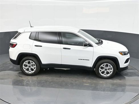 Used 2025 Jeep Compass Sport image 29