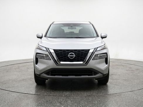 Used 2025 Nissan Rogue SV AWD/4WD image 2