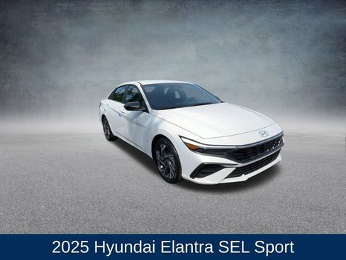 Used 2025 Hyundai Elantra Sport image 3