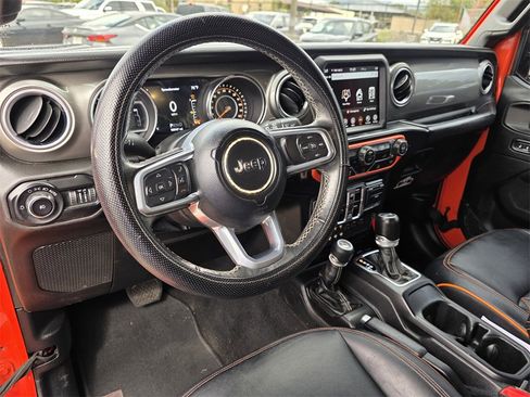 Used 2019 Jeep Wrangler Unlimited Sahara w/ Uconnect 4C Nav & Sound Group image 8