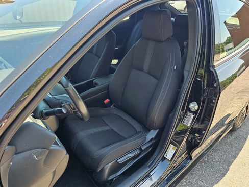 Used 2018 Honda Civic Sport image 12