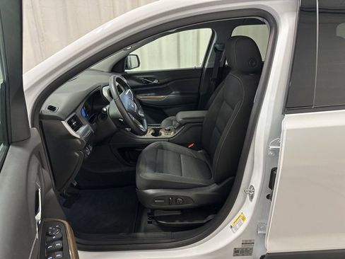 Used 2023 GMC Acadia SLE w/ Driver Convenience Package image 7