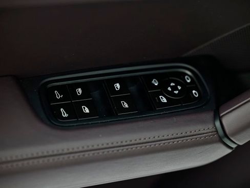 Certified 2025 Porsche Cayenne image 21