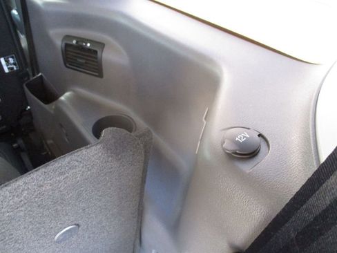 Used 2023 Ford Transit Connect XLT image 9