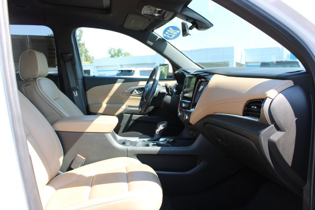 Used 2023 Chevrolet Traverse Premier FWD image 33