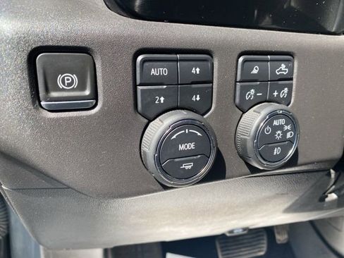 Used 2023 Chevrolet Silverado 1500 ZR2 image 17