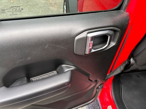 Used 2018 Jeep Wrangler Unlimited Sport S image 23