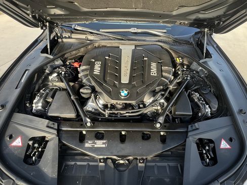 Used 2015 BMW 750i xDrive image 9