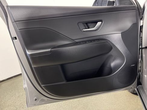 Used 2025 Hyundai Kona Limited FWD image 17
