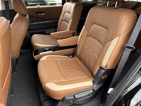 New 2026 Nissan Pathfinder Platinum FWD image 19