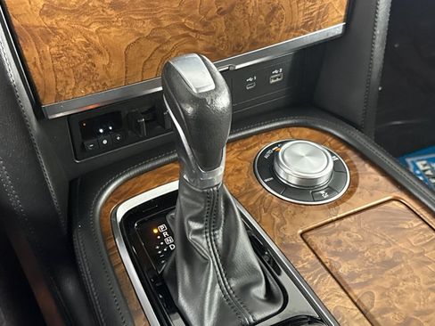 Used 2024 Nissan Armada SL w/ Captain's Chairs Package AWD/4WD image 19