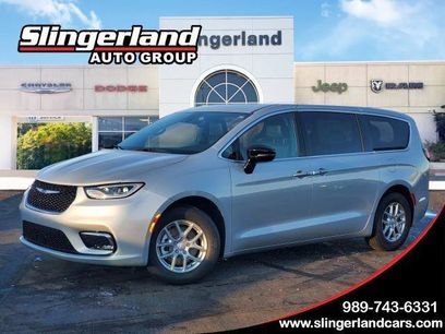 New 2026 Chrysler Pacifica Select