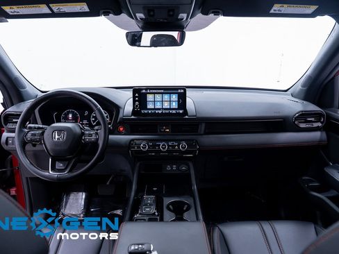Used 2025 Honda Pilot TrailSport image 7