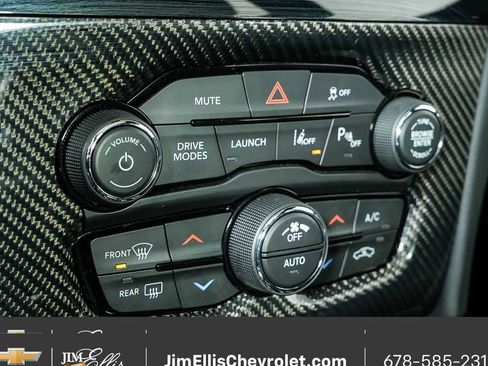 Used 2023 Chrysler 300 C image 17