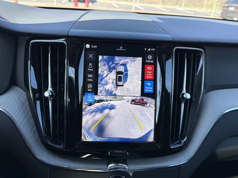 Certified 2025 Volvo XC60 B5 Plus image 25